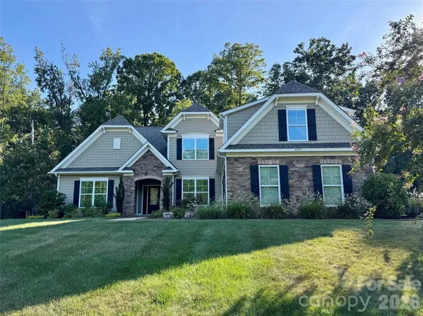 4157 Nottaway Place Dr, Matthews, NC 28105