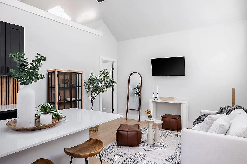 1 bed, 1.0 bath, 400 sqft, $1,745 — Photo 4
