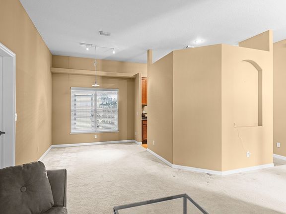 4th image of 1010 S Lakes Way SW