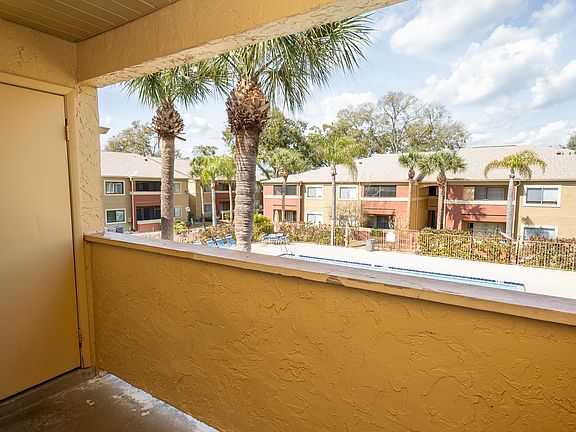 2nd image of 634 Kenwick 204 Cir #204