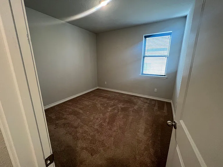23118 Lexington Park — Photo 15
