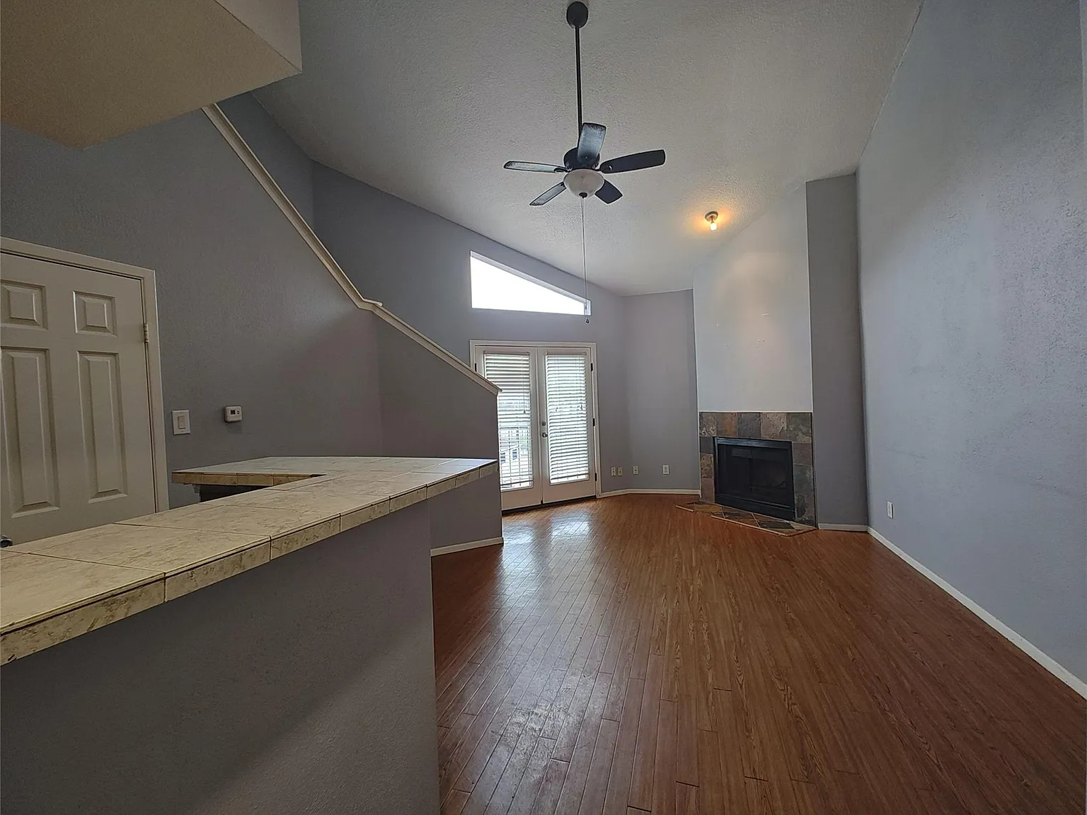 2 bed, 2.0 bath, 1024 sqft, $1,200 — Photo 3