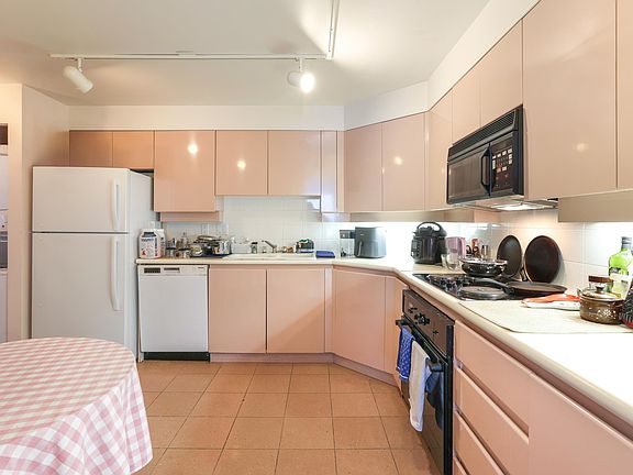 4th image of 909 Burrard St #1402