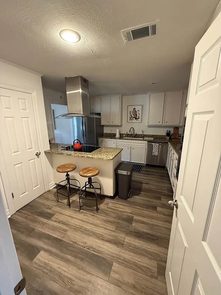 3 bed, 2.5 bath, 1964 sqft, $5,000 — Photo 4