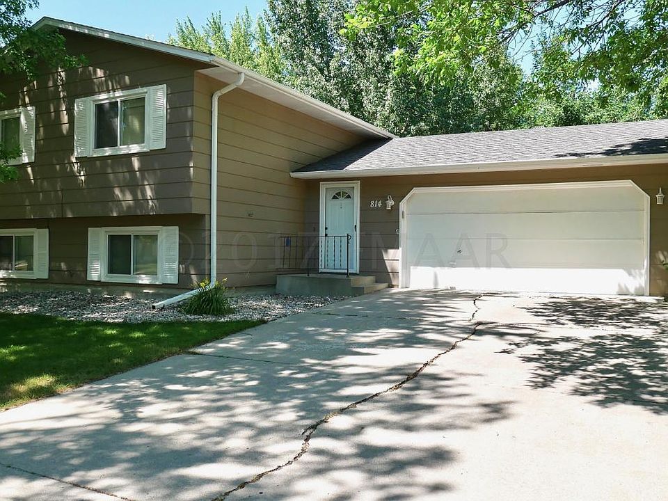 1st image of 814 10th Ave E