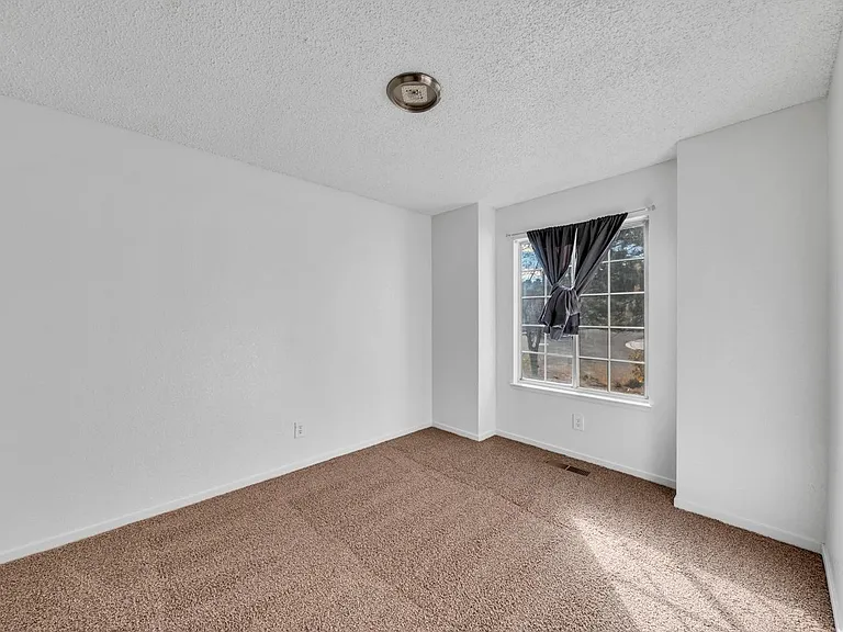 1620 Marinette Ct — Photo 15