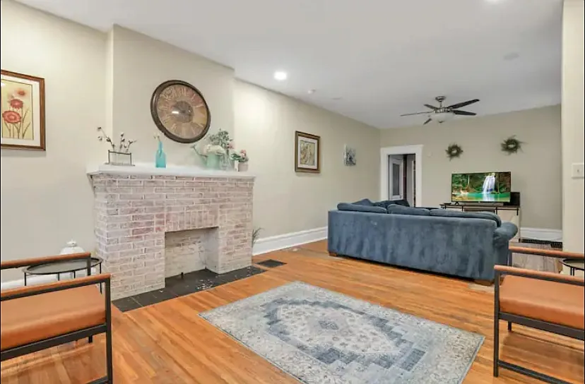 5 bed, 2.5 bath, 2688 sqft, $3,300 — Photo 2