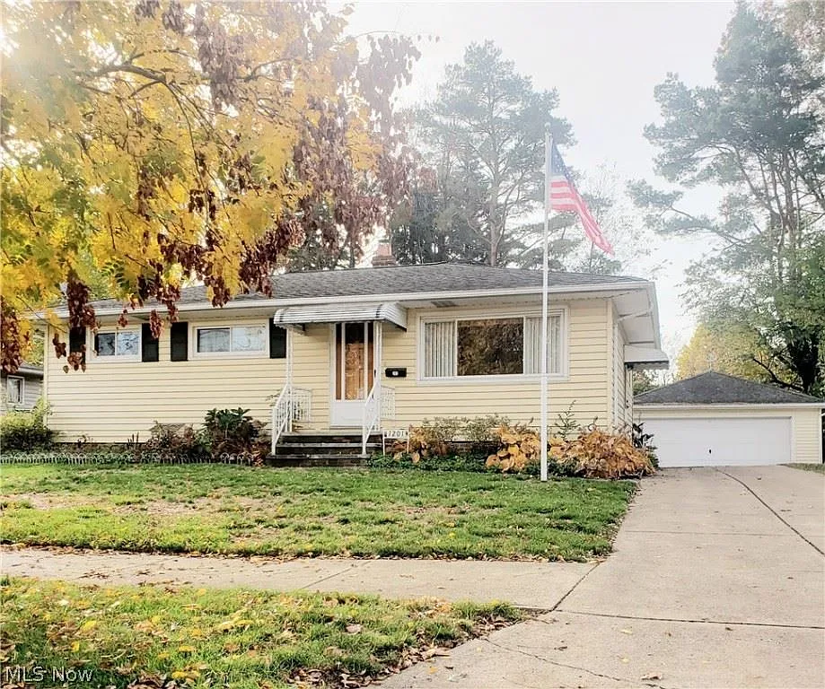 1201 Birch Ln photo 1