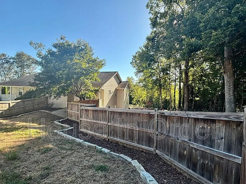 2 bed, 3.0 bath, 1740 sqft, $2,300 — Photo 3