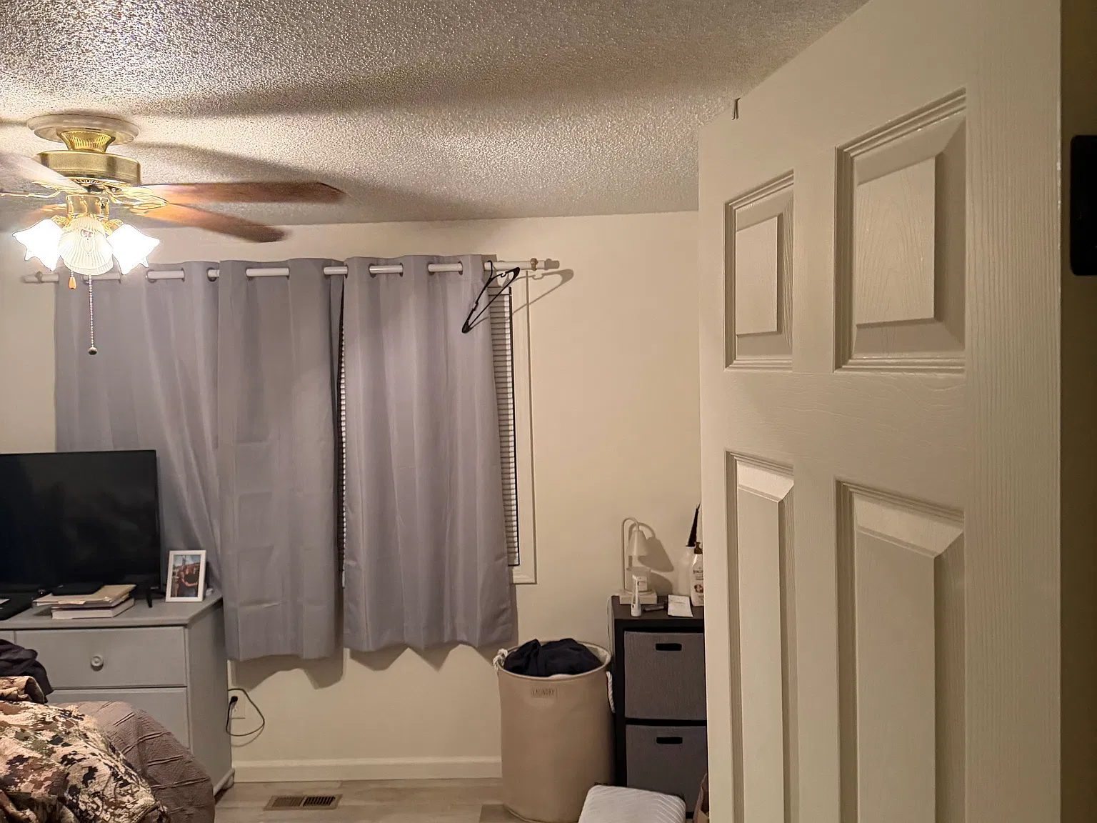 4 bed, 2016 sqft, $725 — Photo 1