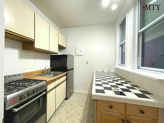 3rd image of 41-41 43rd St APT D1o