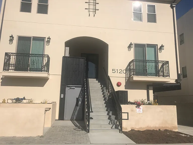 5120 Cahuenga Blvd #103 — Photo 9