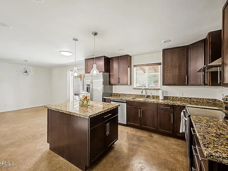 29 E Foothill Dr — Photo 12