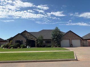 2204 Club House Dr, Weatherford, OK 73096