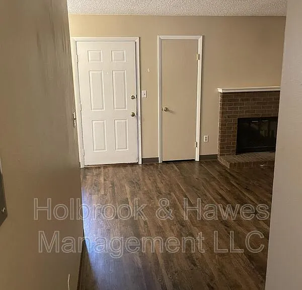 1209 W Plum St — Photo 28