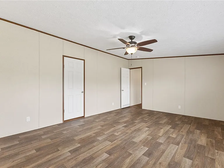 1014 Doe Run — Photo 14