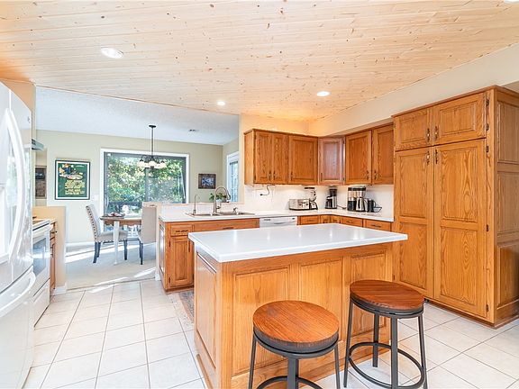 3rd image of 5 Gribbin Ln