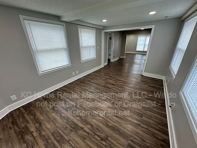 127 W 85th St — Photo 16