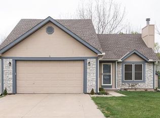 7300 Erika Ct, Pleasant Valley, MO 64068