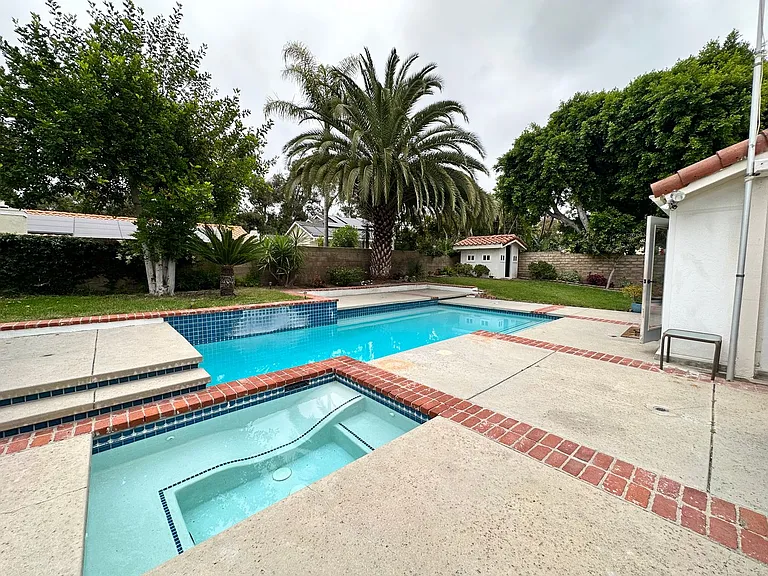 23689 Burton St — Photo 9