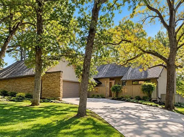 510 Terrace Trl E, Lenexa, KS 66217