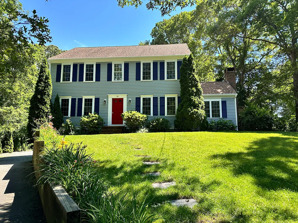 121 Old Post Rd