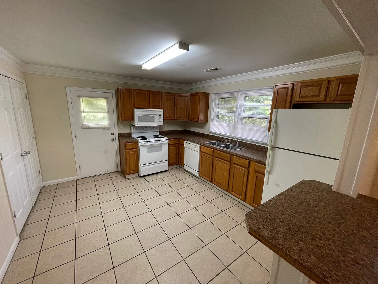 3br House Close To Campus For Rent - Fall 2026 Prelease — Photo 4