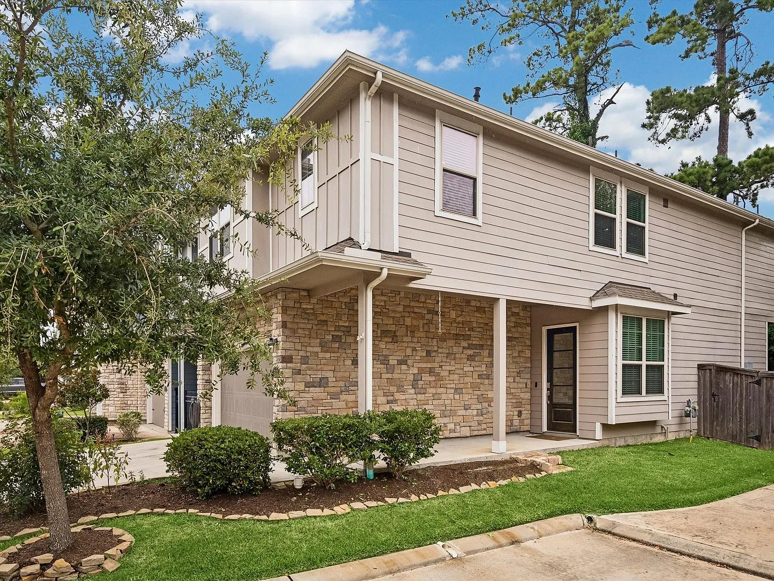 3 bed, 2.5 bath, 2030 sqft, $2,900 — Photo 2