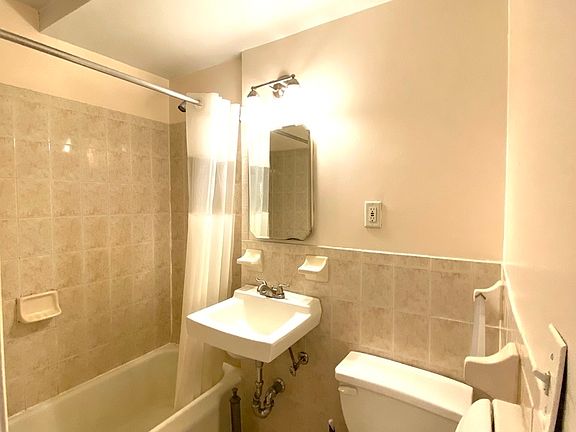 4th image of 215 E 29th St APT 53