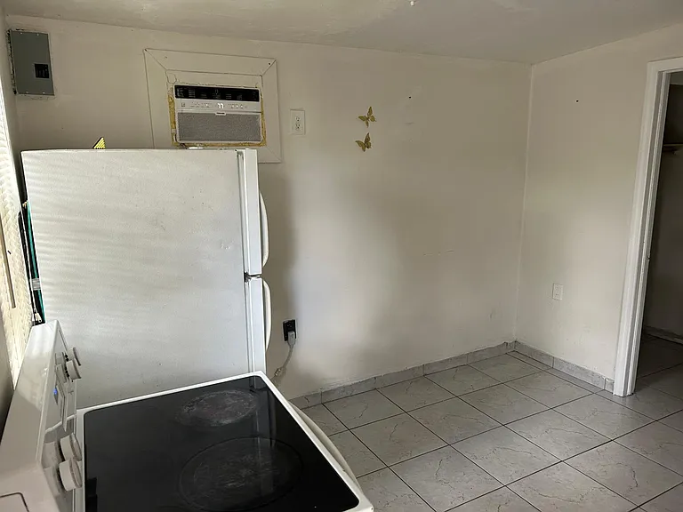 12920 Westview Dr #4 — Photo 17