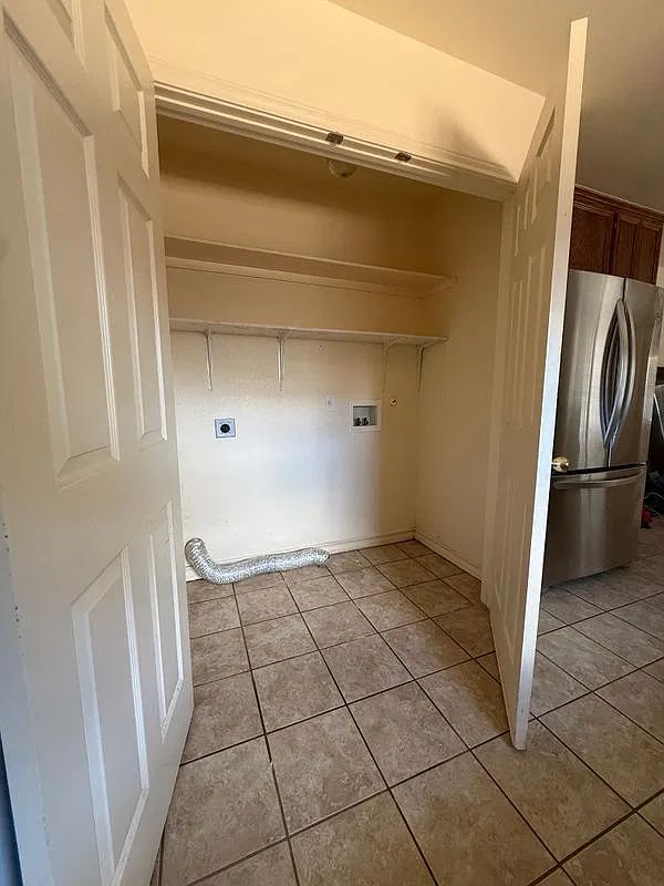 2 bed, 1.0 bath, 989 sqft, $1,400 — Photo 1