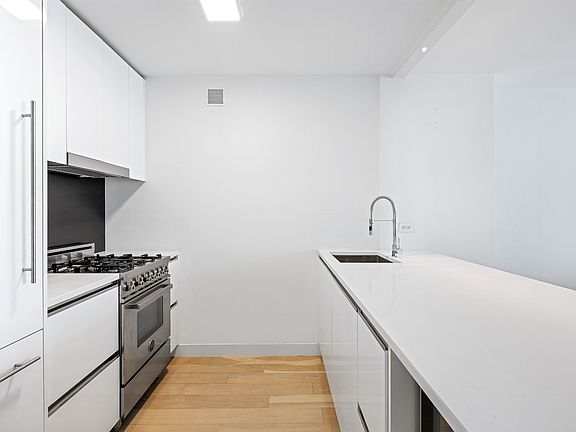 4th image of 301 W 53rd St APT 16J