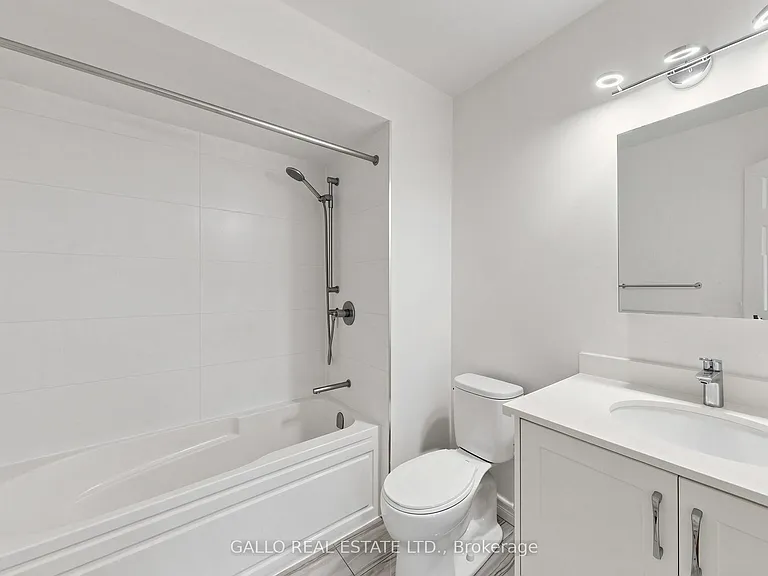 32 Elmvale Blvd — Photo 16