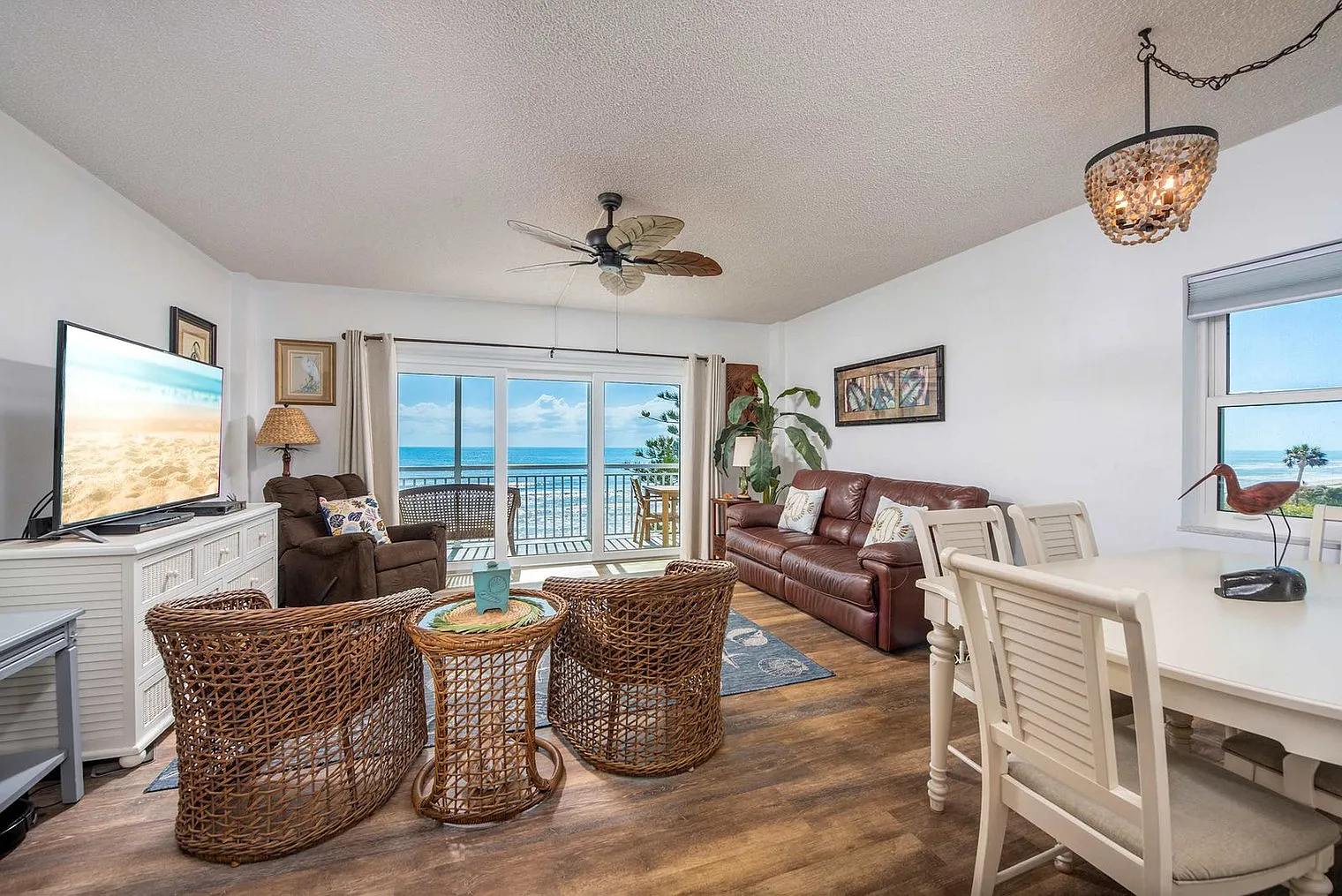 2 bed, 2.0 bath, 1044 sqft, $4,897 — Photo 2