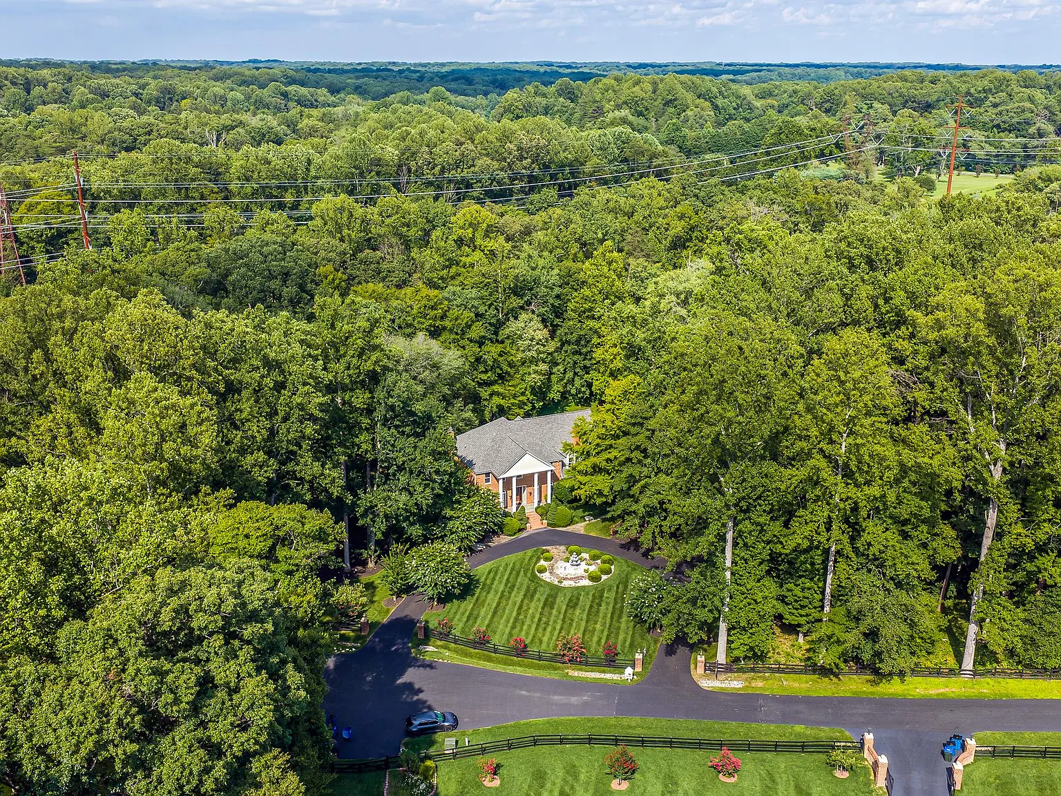 5 bed, 6600 sqft, $6,900 — Photo 3