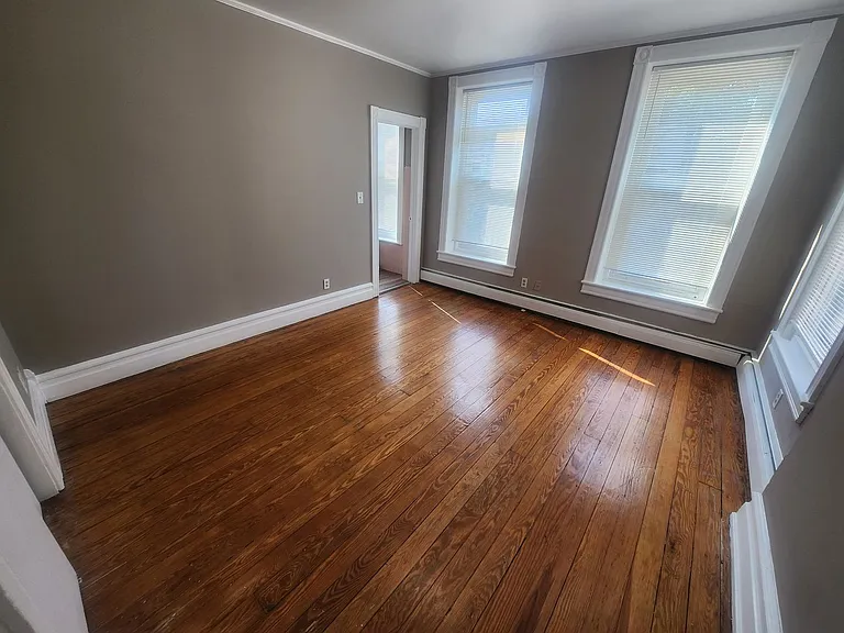 739 W Turner St — Photo 2