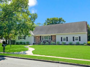 1 Oriole Ct, Toms River, NJ 08755