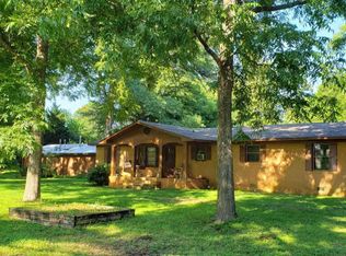 34 Putnam St, Royston, GA 30662