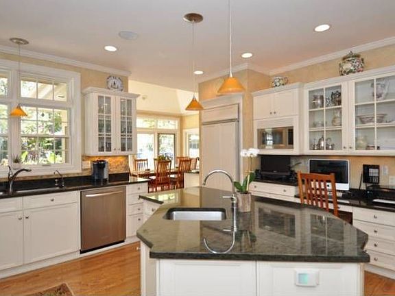 Kitchen to Breakfast Rm
