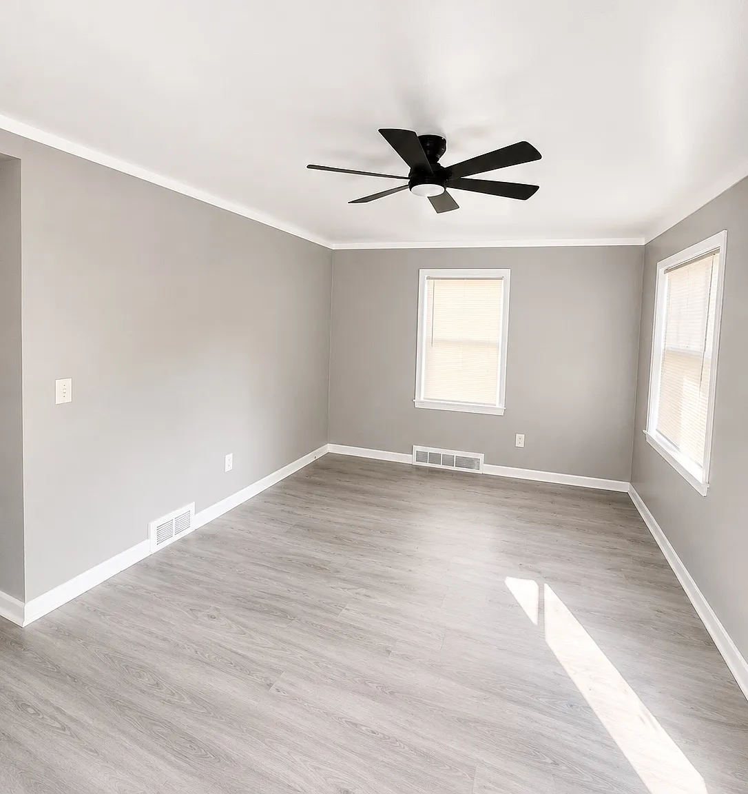 3 bed, 923 sqft, $1,350 — Photo 4
