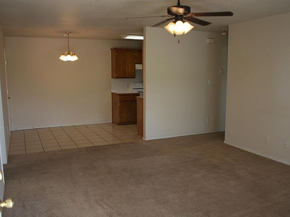 Living room/dining area