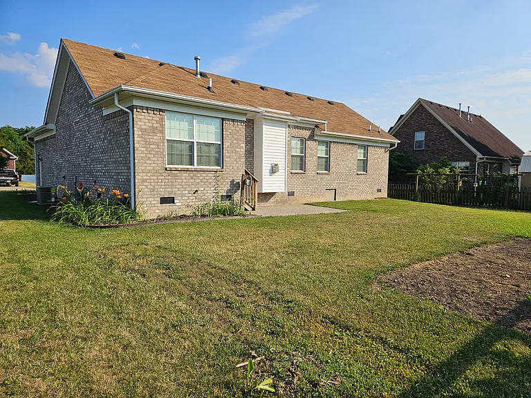 403 Persimmon Dr — Photo 5
