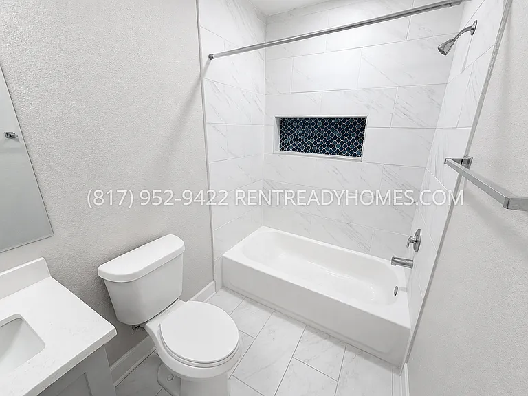 1621 Locust St — Photo 6