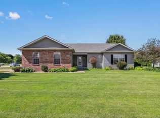 1044 Sandhurst Dr, Sandwich, IL 60548