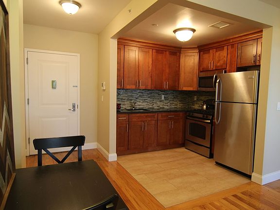 5th image of 2012 31st St APT 6E