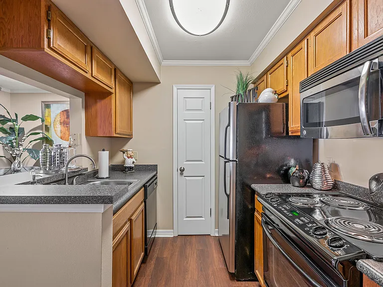 Willows Apartments — Photo 6