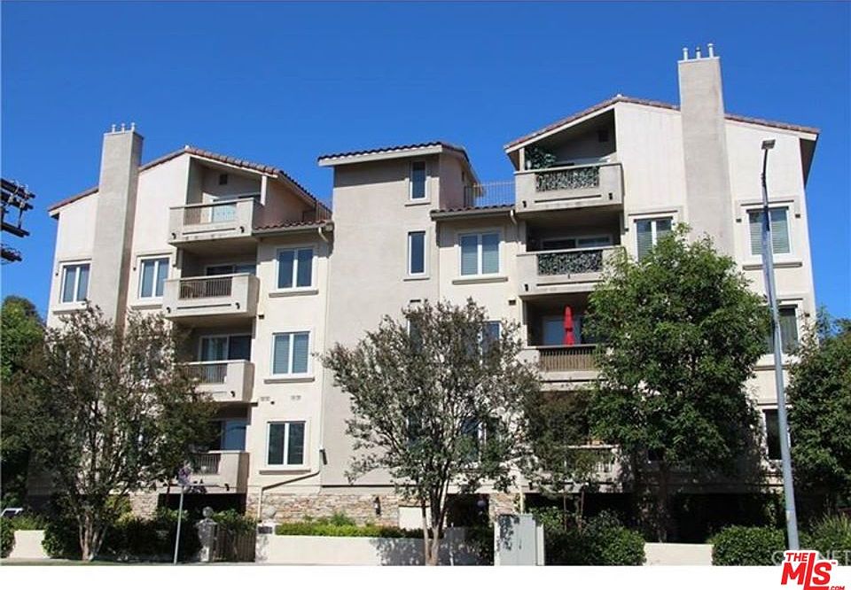 1st image of 5650 Woodman Ave Unit 203