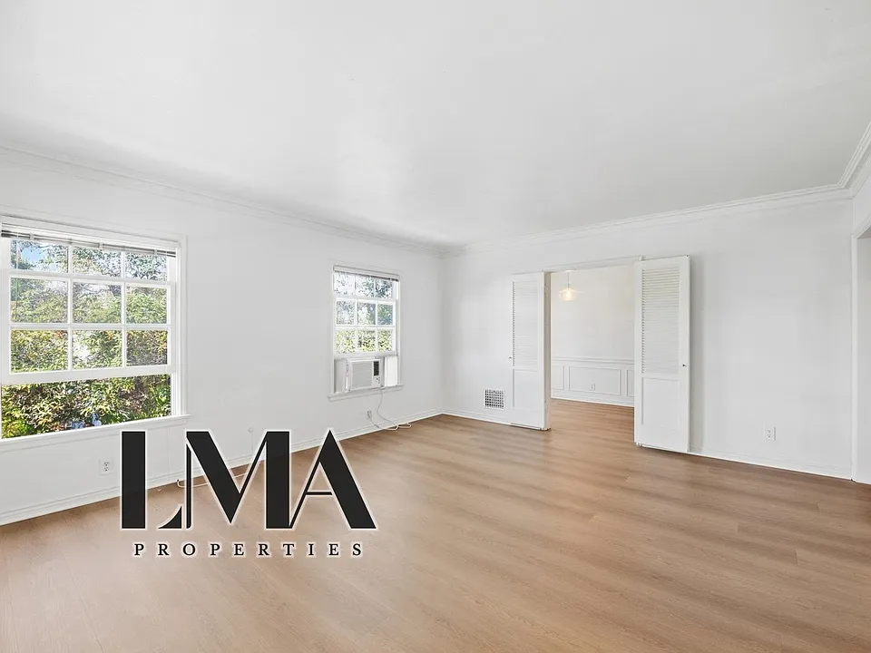 136 N Roxbury Dr #5