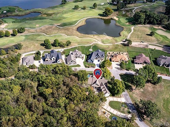 3rd image of 323 Cherry Hill Dr