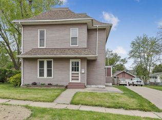 416 20th St, Marion, IA 52302